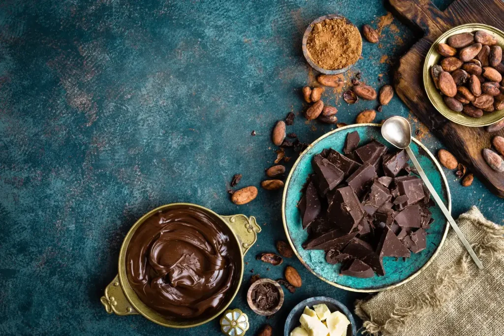 Chocolat de couverture, fèves de cacao et beurre de cacao